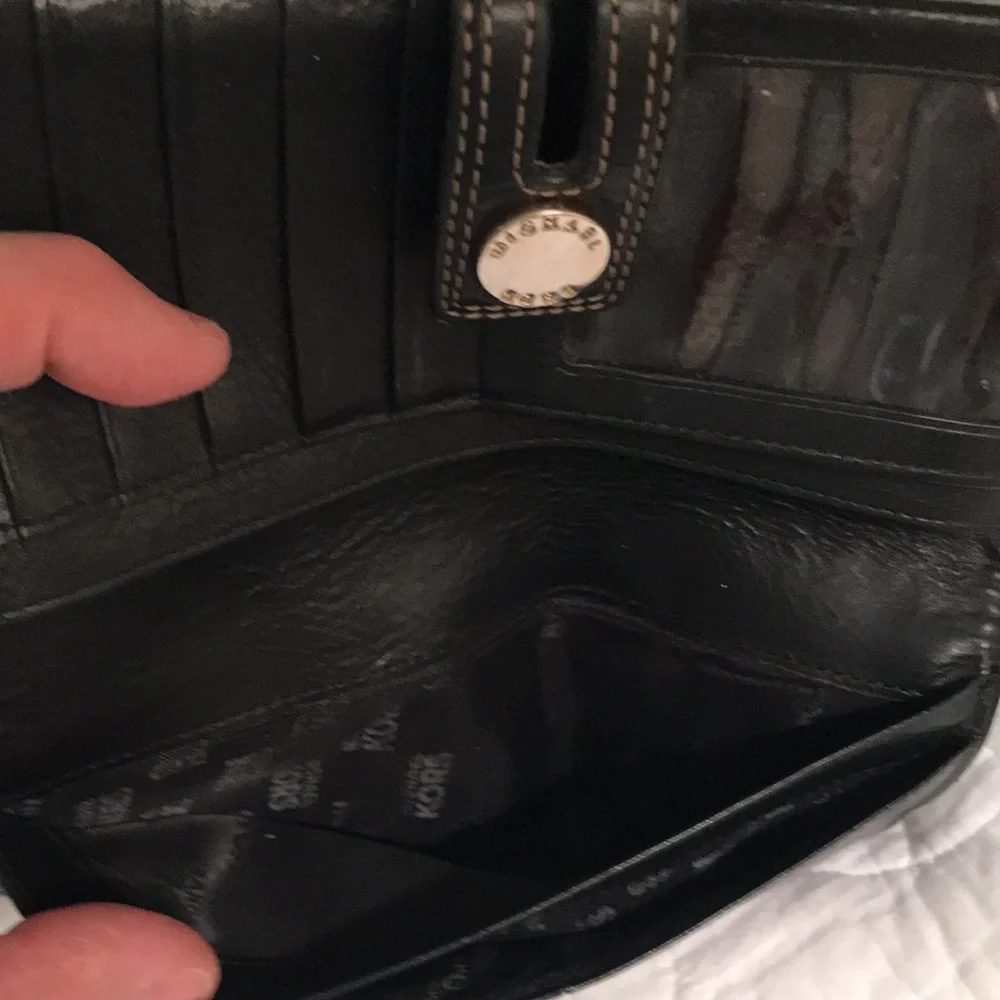 Michael Kors black leather deluxe wallet. Good used condition - Picture 6 of 15
